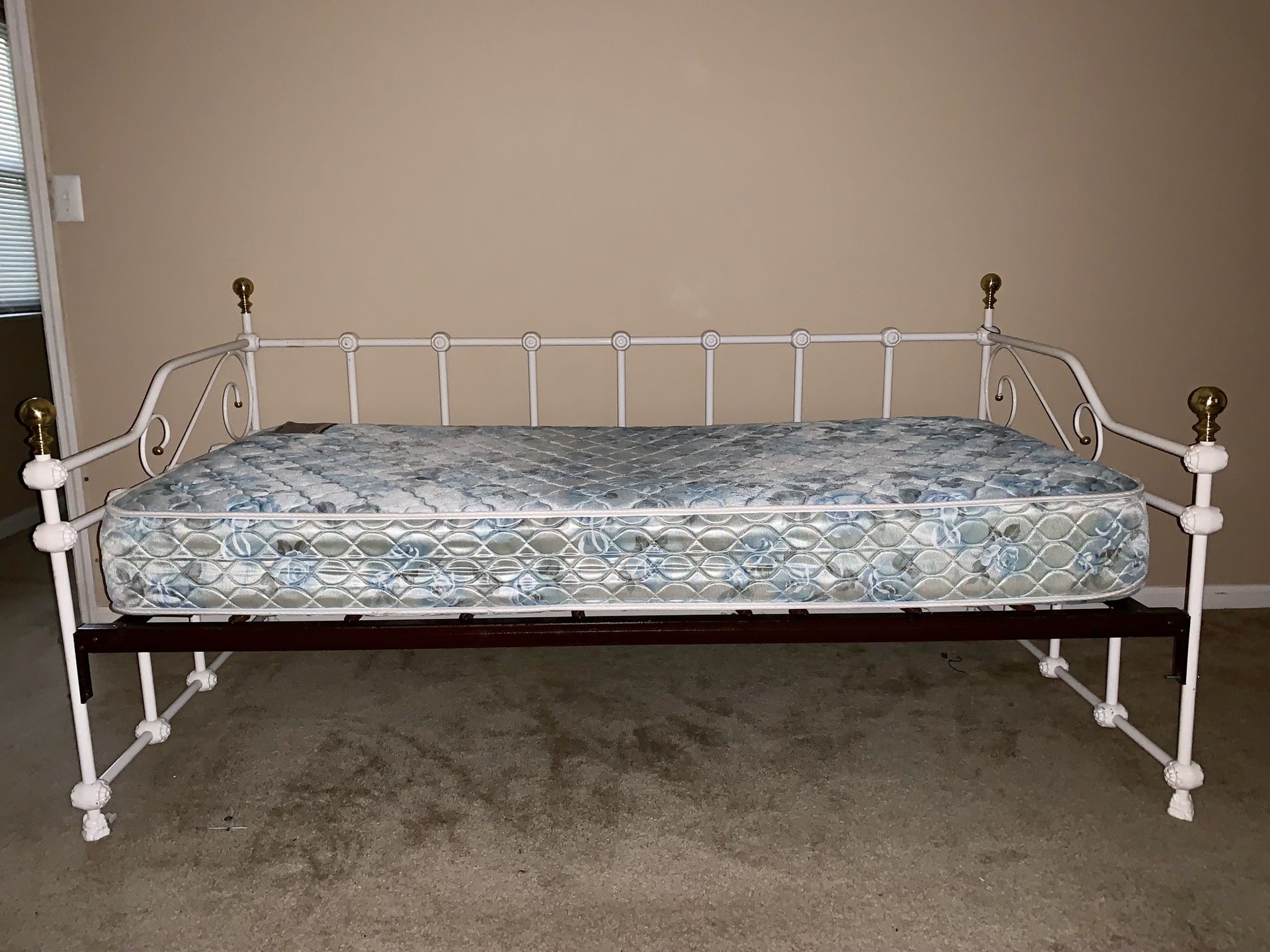 Metal twin daybed with mattress
