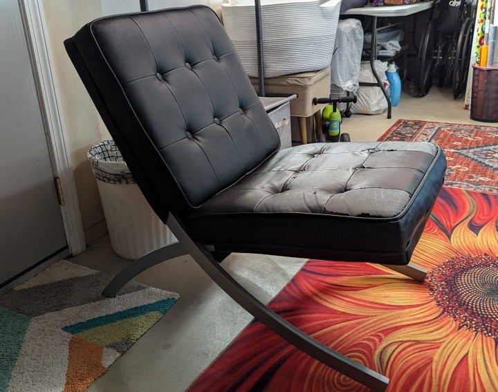 Raymour & Flanigan Black Leather Accent Chair