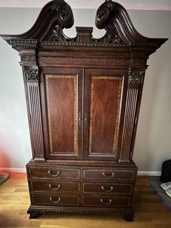 UNIVERSAL FURNITURE Banded Mahogany Biedermeier Traditional Victorian Style 54" TV Media Armoire
