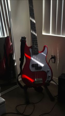 Bass Guitar Glarrys With Amp