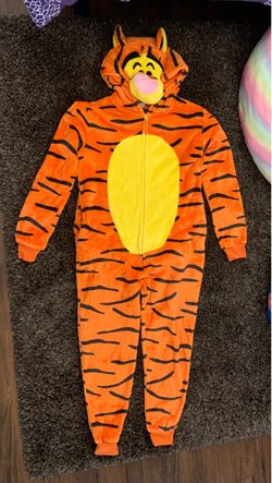 Costumes Síze small $ large