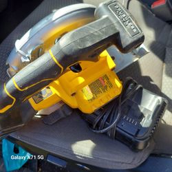Circular Saw Dewalt 6"1/2 Baterie And Charger 