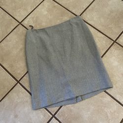 Woman’s Lined Skirt Size 6 By Anne Klein 