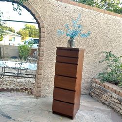 Dresser With Mirror 