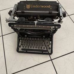 Antique Underwood No.11 Typewriter