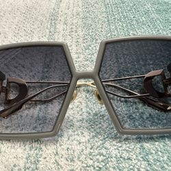 CHRISTIAN DIOR MONTAIGNE GOLD 135