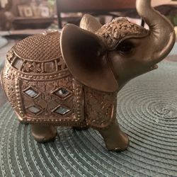 Archie’s Traditional Design Polyresin Elephant Showpiece