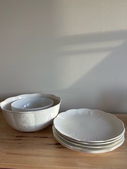 6 big plates and 2 big bowls