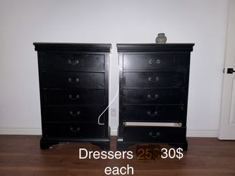 Black Wood 5-Drawer Dresser