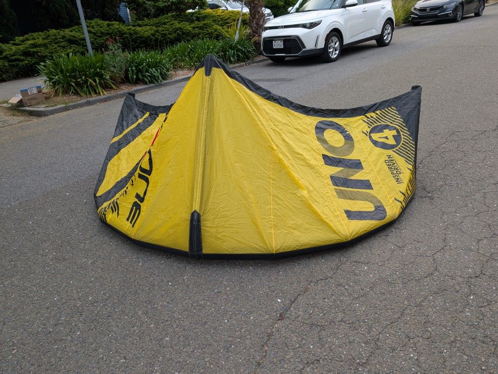 2022 Ozone Uno V2 4m Foiling/Kiteboarding Kite - Perfect Trainer