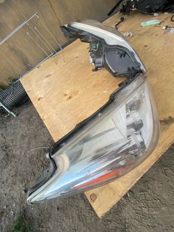12 13 14 TOYOTA PRIUS V PRIUSV HEADLIGHT oem $130 for 2# broken