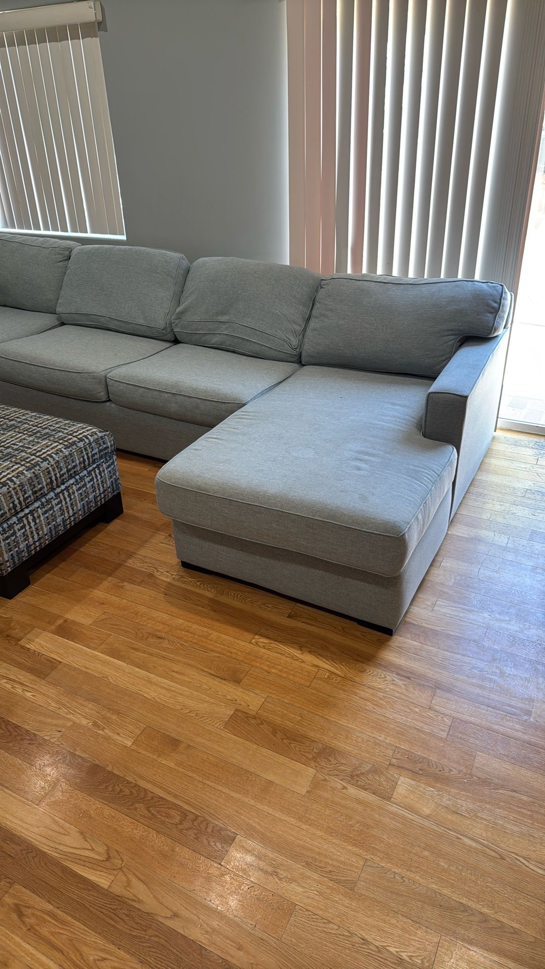 Sectional Couch W/ Storage Ottoman & Sleeper