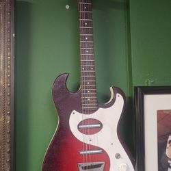 Vintage Guitar- 1960s Silvertone 1457 and 1960s Harmony Hollywood