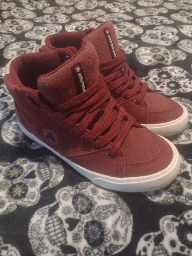 Woman's Airwalk Size 6