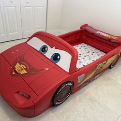 Toddler Bed- Lightning McQueen 