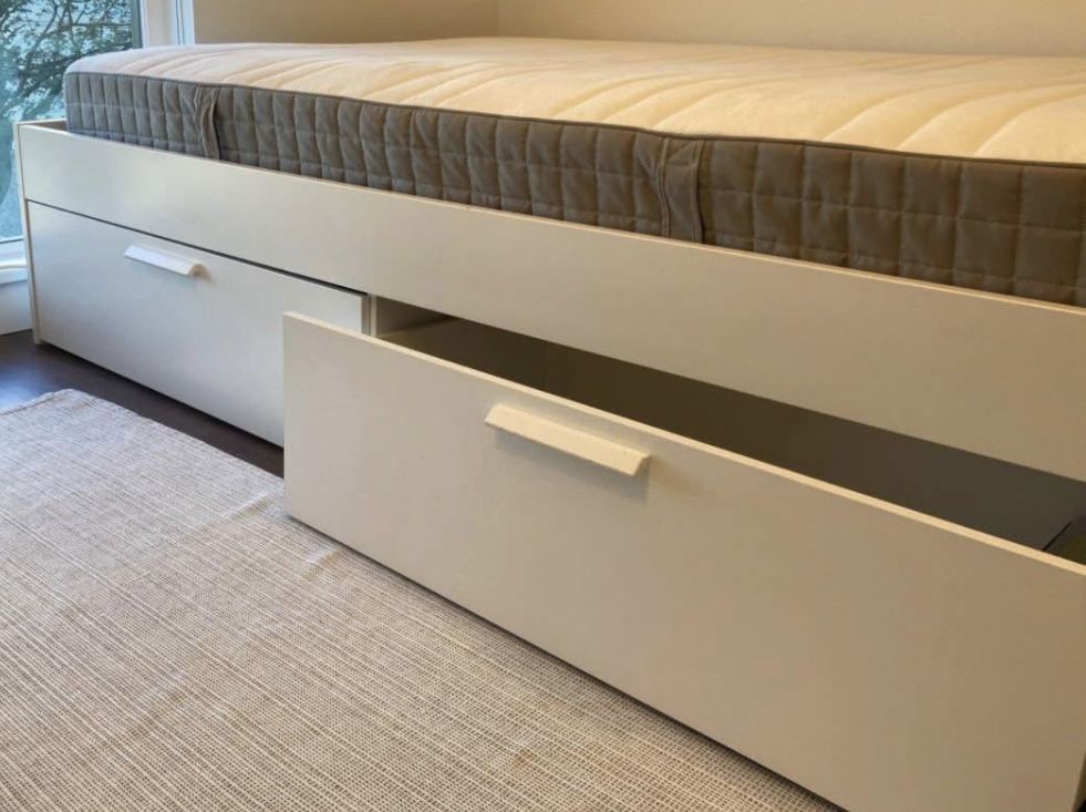Queen Size White Platform Bed Frame With Drawers