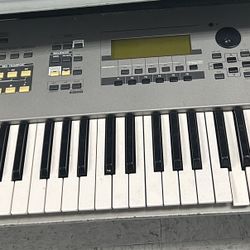 Yamaha MOTIF 6 is a 61-keyboard 