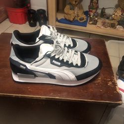 Mens Pumas Size 10