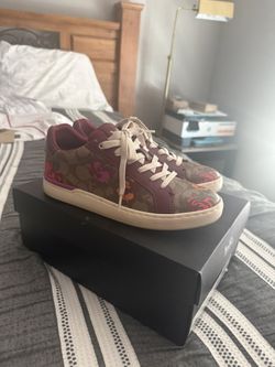 Selling Women’s Coach Floral Low Top
