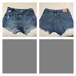 Women Levi’s shorts