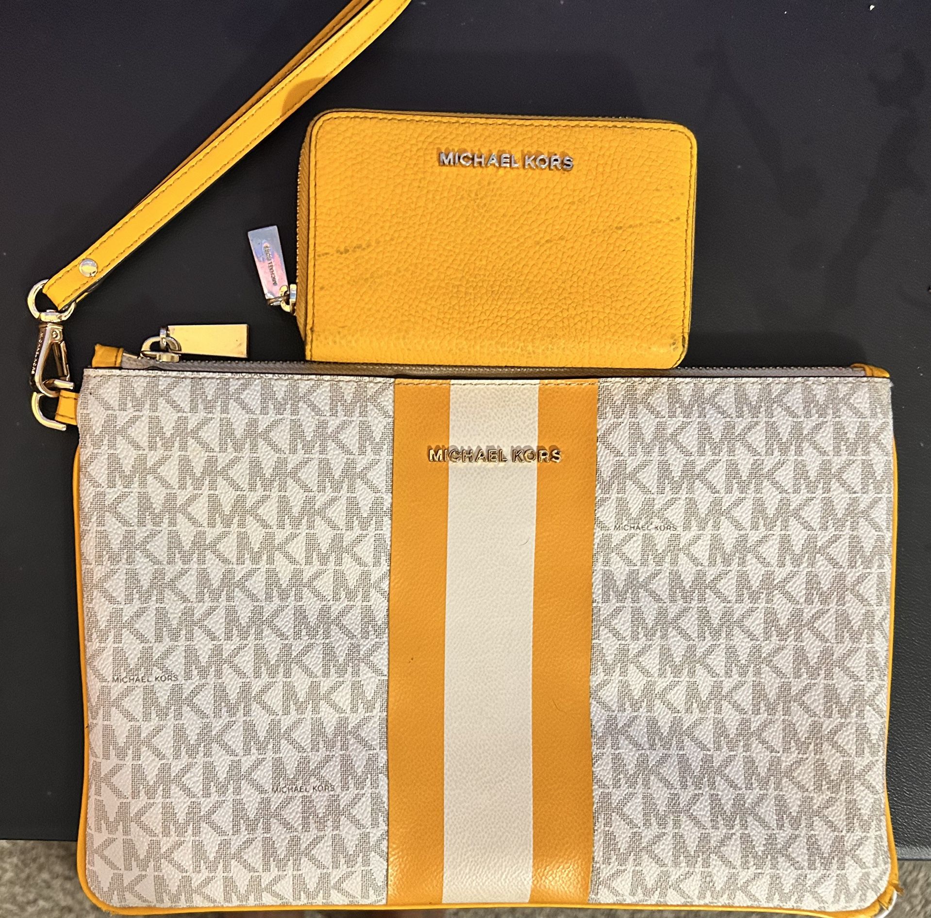 Michael Kors Messenger Wallet And Card Wallet