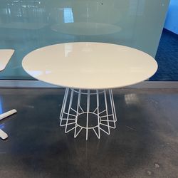 Dining Table. Great Condition.