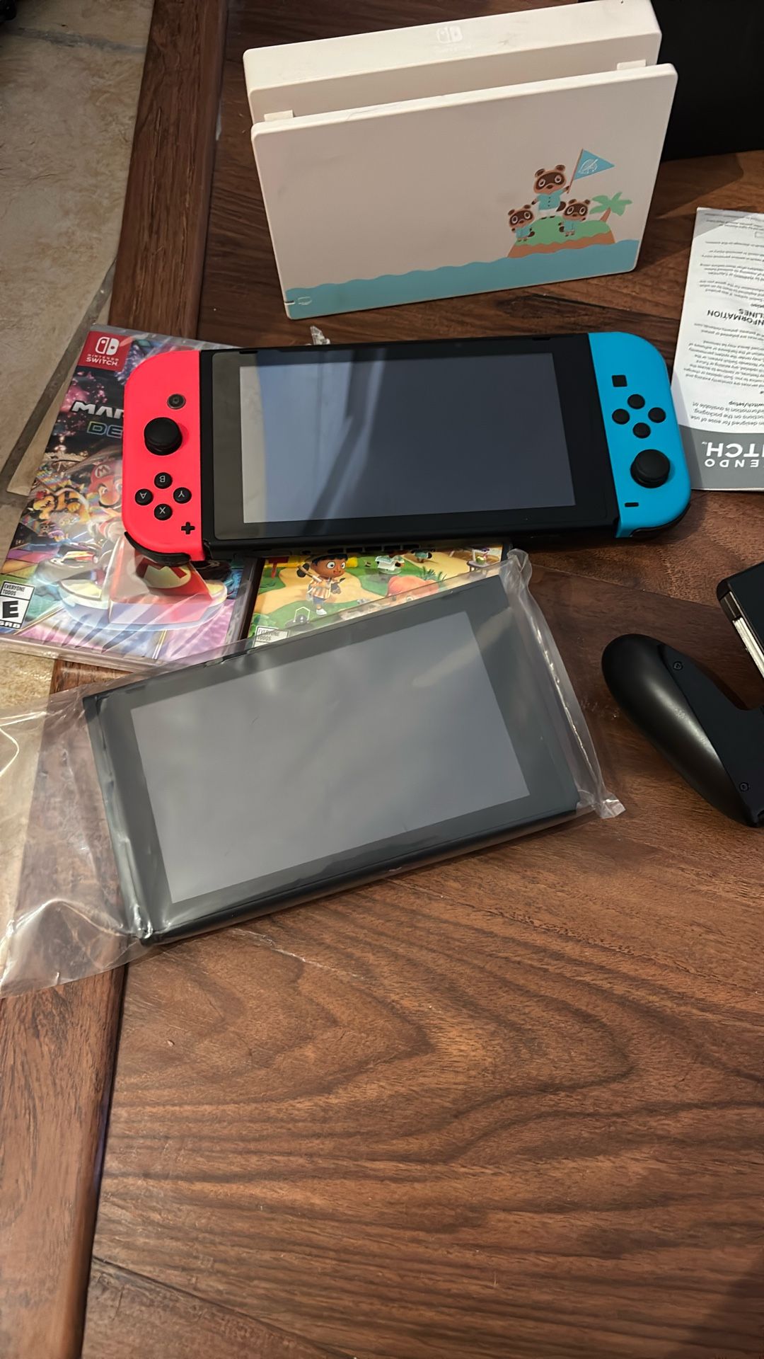 2 Nintendo Switches