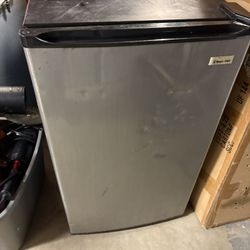 Garage Or Yard Refrigerator 