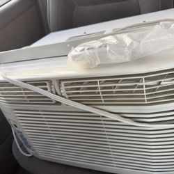 Frigidaire Ac With A Remote Like New 5000 Btu