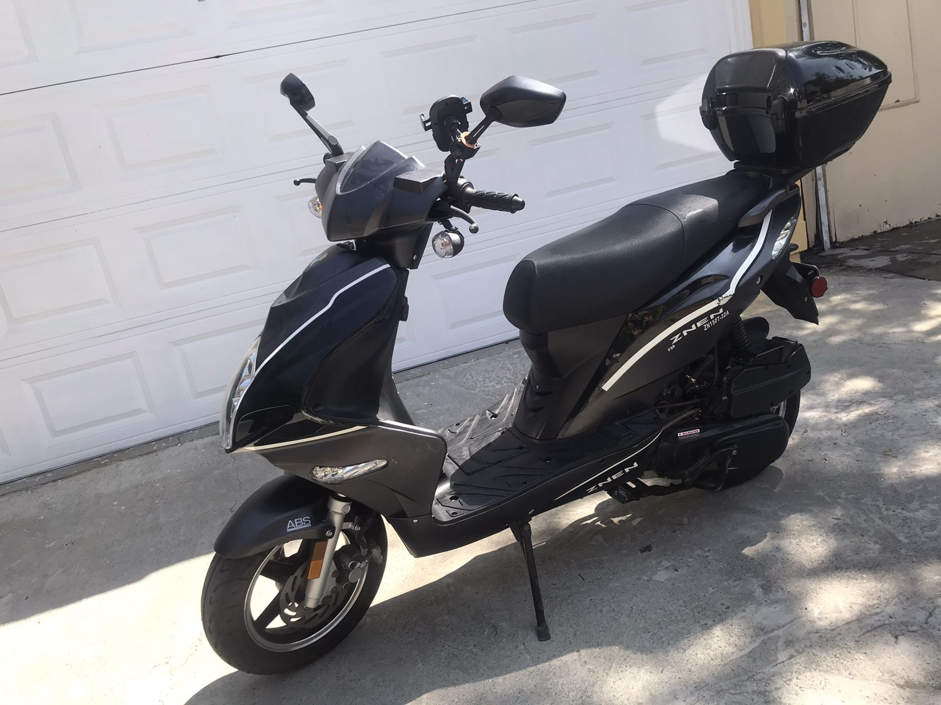 ZNEN Scooter (low mileage)