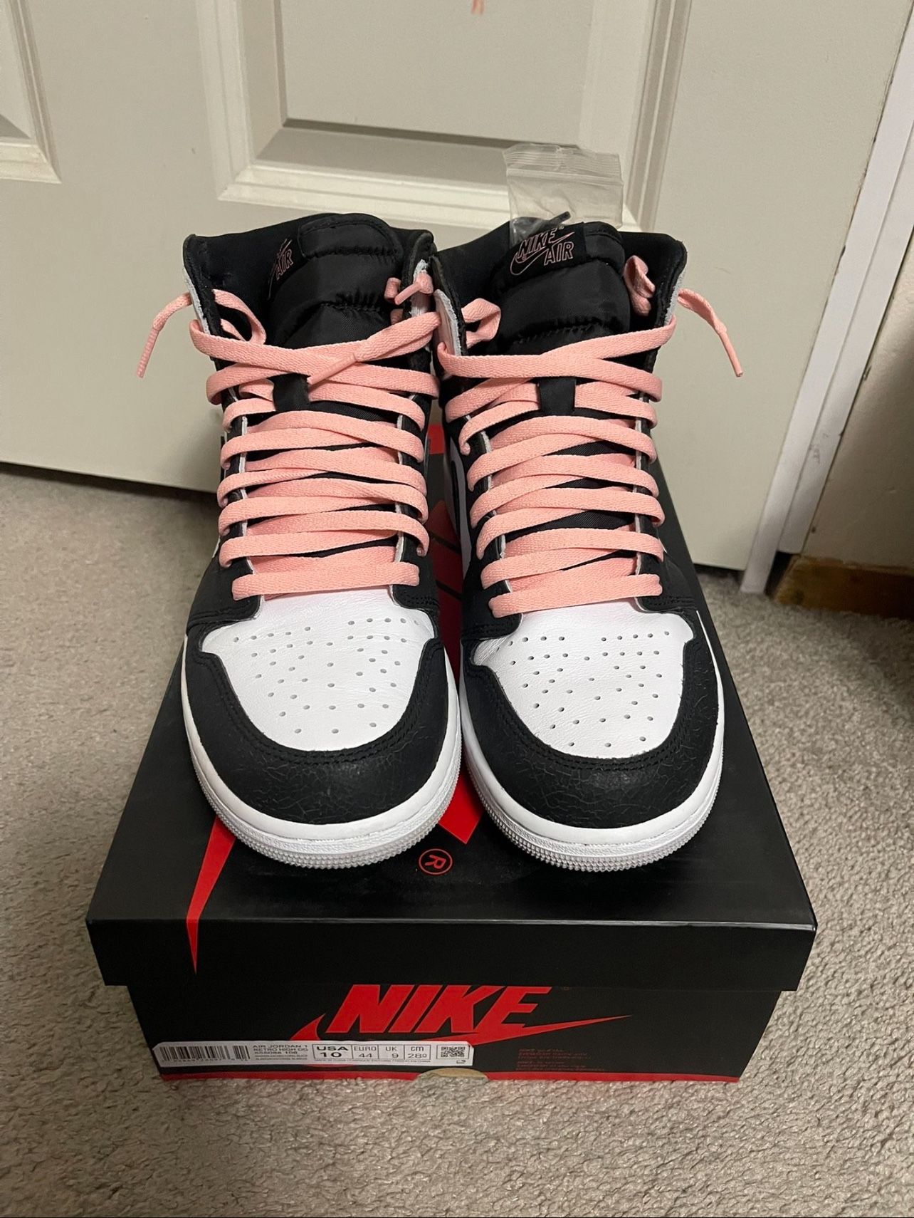 WORN ONCE JORDAN 1 BLEACHED CORAL SIZE 10 INCLUDES WHITE AND BLACK LACES
