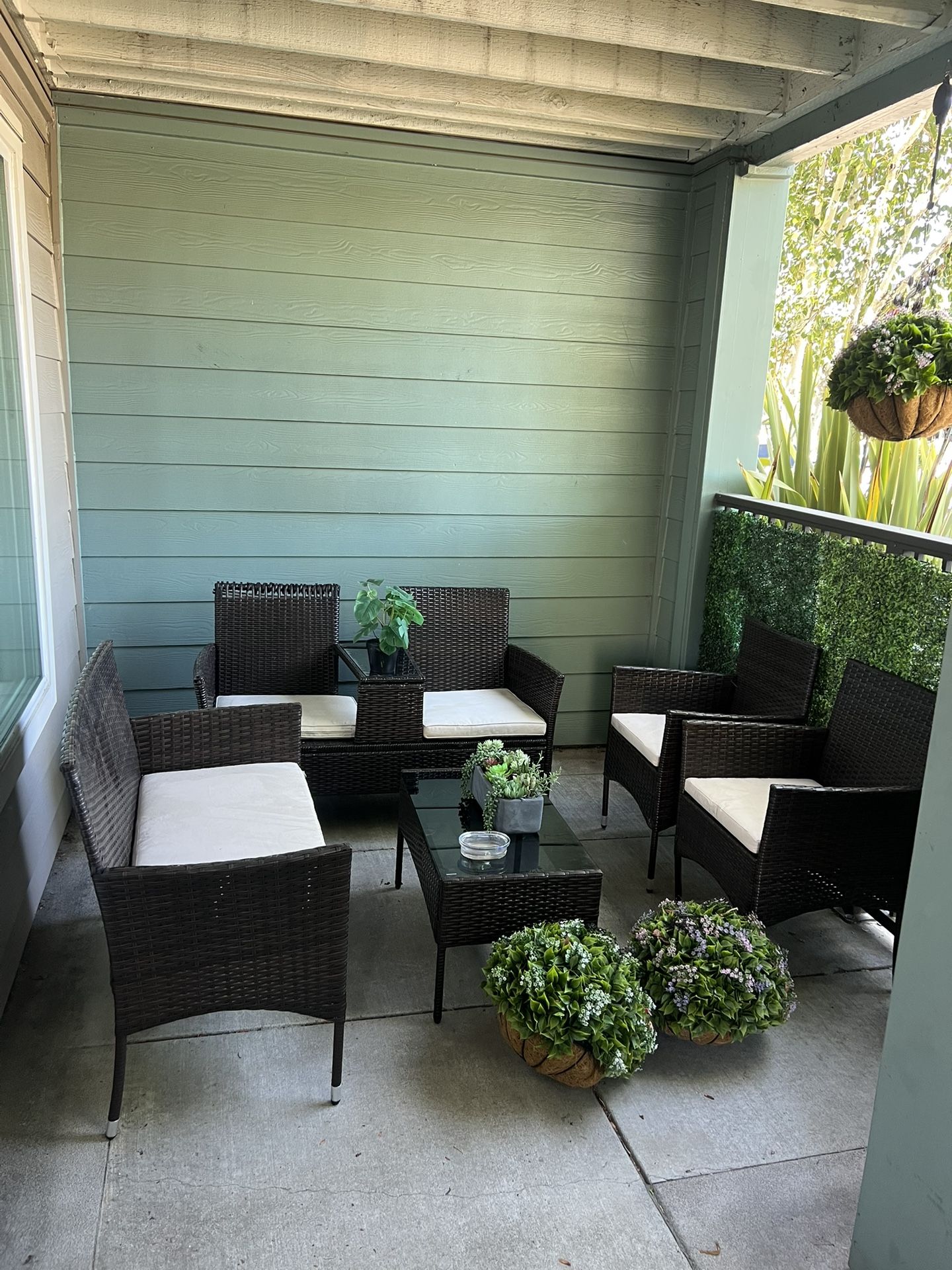Outdoor Set with Flowers