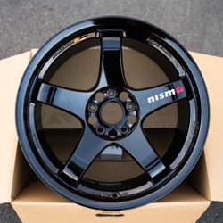 Nismo LMGT4 / 18x10.5 +15 / 5x114.3 / Black / R32 R33 350Z 370Z