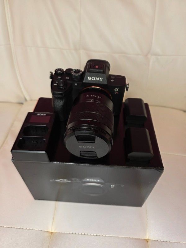 Sony Alpha a7R IV 61MP Mirrorless Digital Camera + Sony 24-70mm f/4 Lens