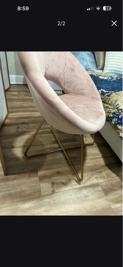 Pink velvet chair