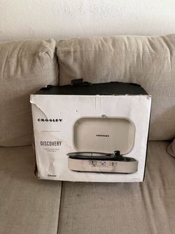 Crosley Turntable vinyl player. Never been used. Worn box