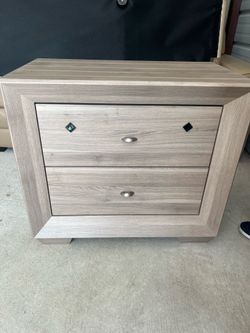 1 Nigthstand  / Cabinet
