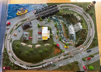Rokuhan z scale train layout