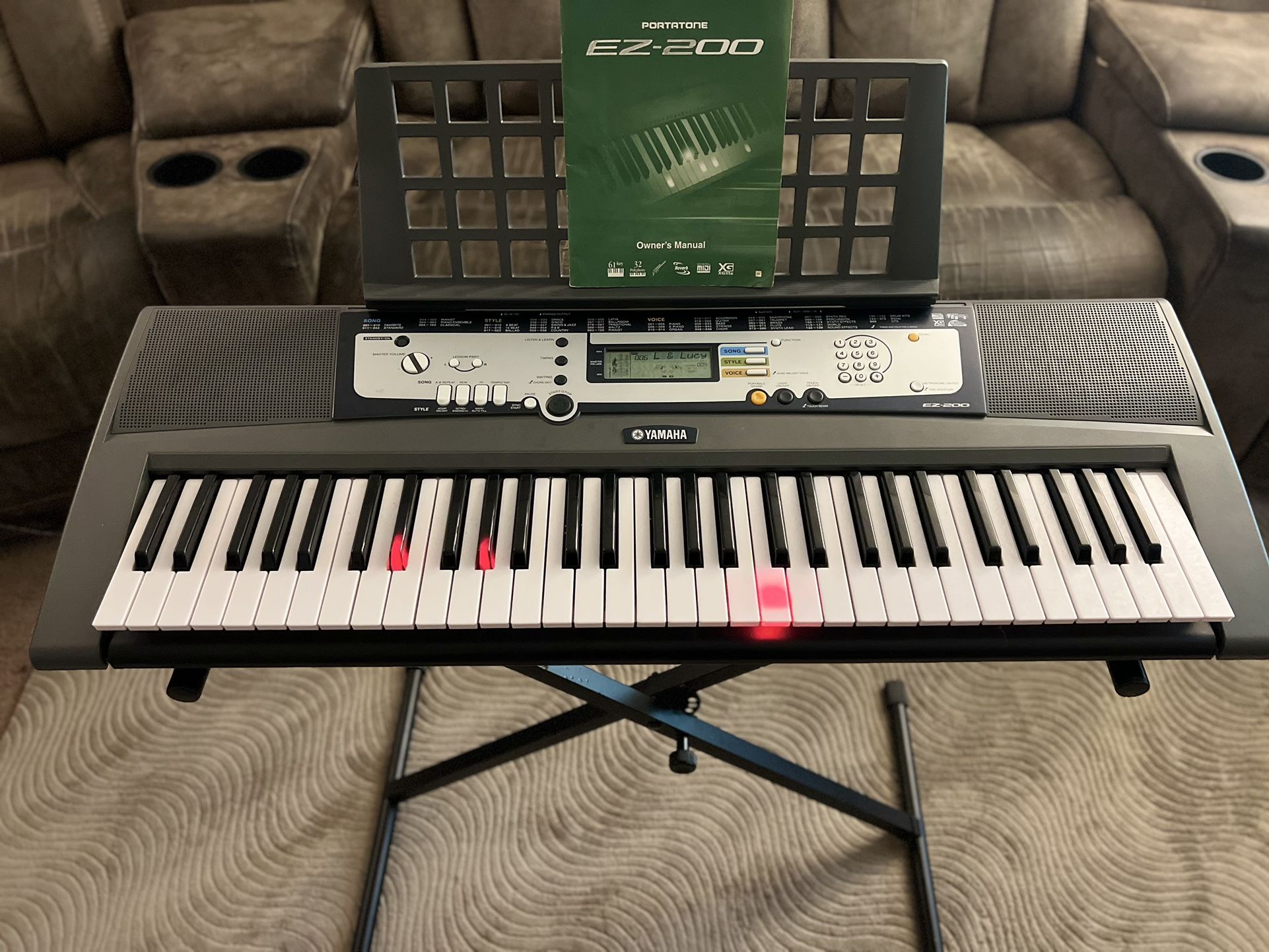 EZ-200 Yamaha Keyboard