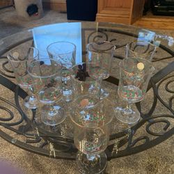 Vintage Arby’s Christmas Glasses . Holly Berry Decoration. Rarely Used. Set Of 8.