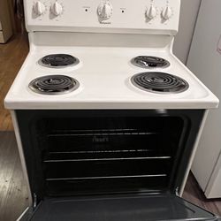 Hotpoint 4-Burner Electric Stove And  – $225 Upgrade your kitchen with a reliable and efficient Hotpoint 4-burner electric stove. This applian