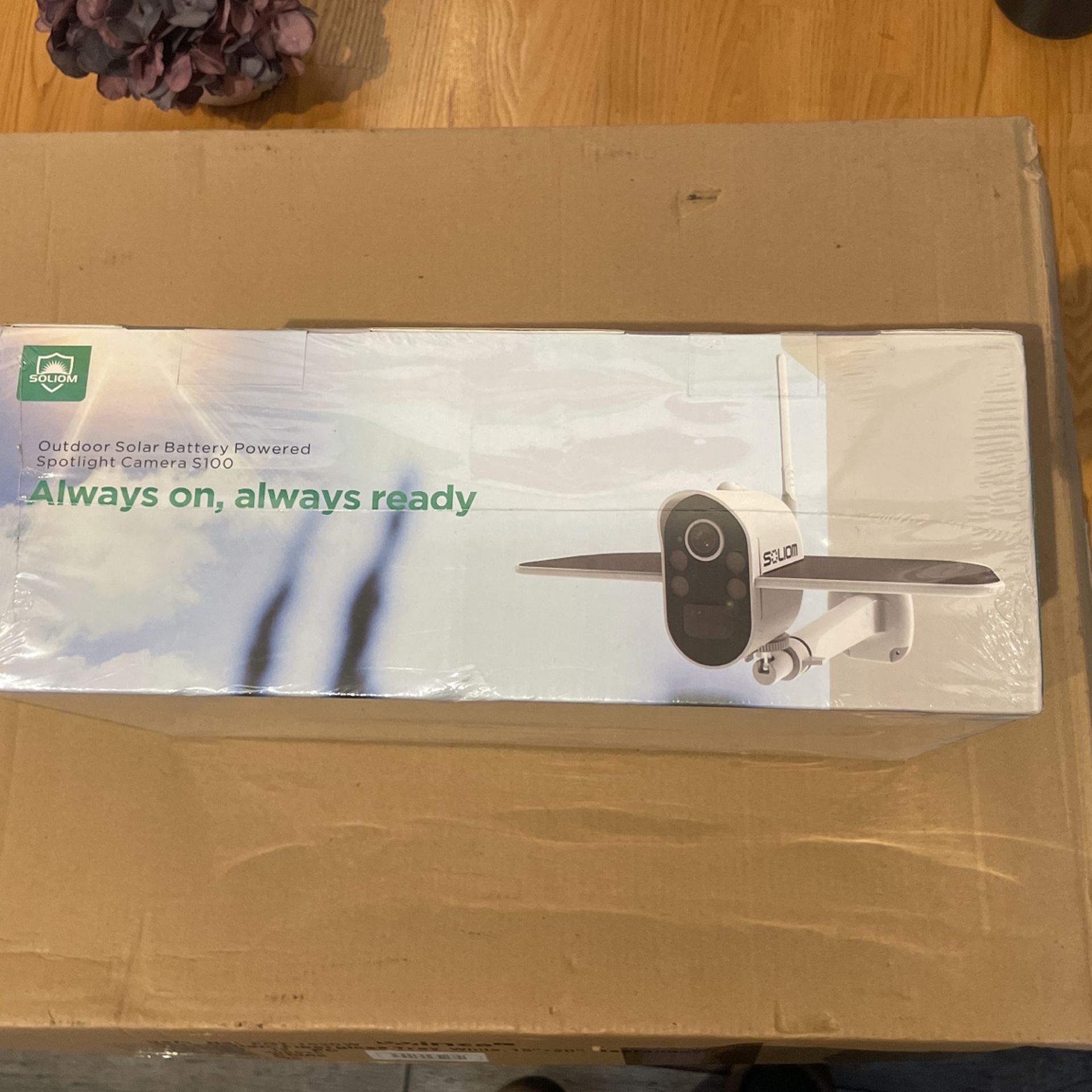 Soliom Outdoor Solar Battery Powered Spotlight Camera 