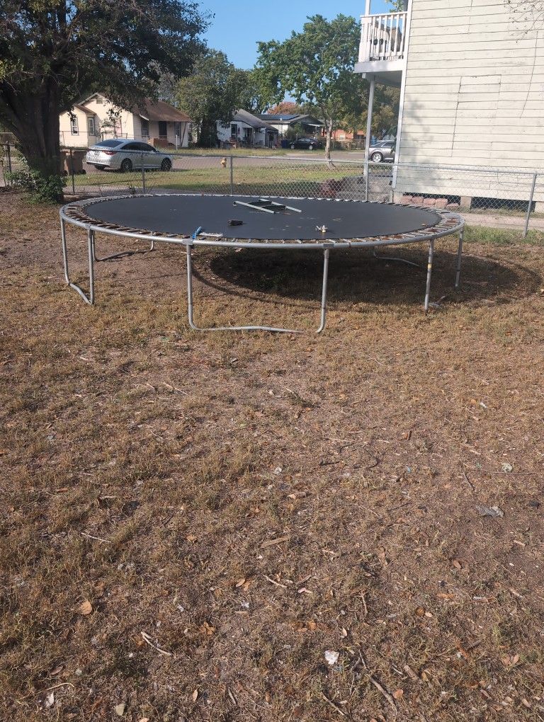Free Trampoline 