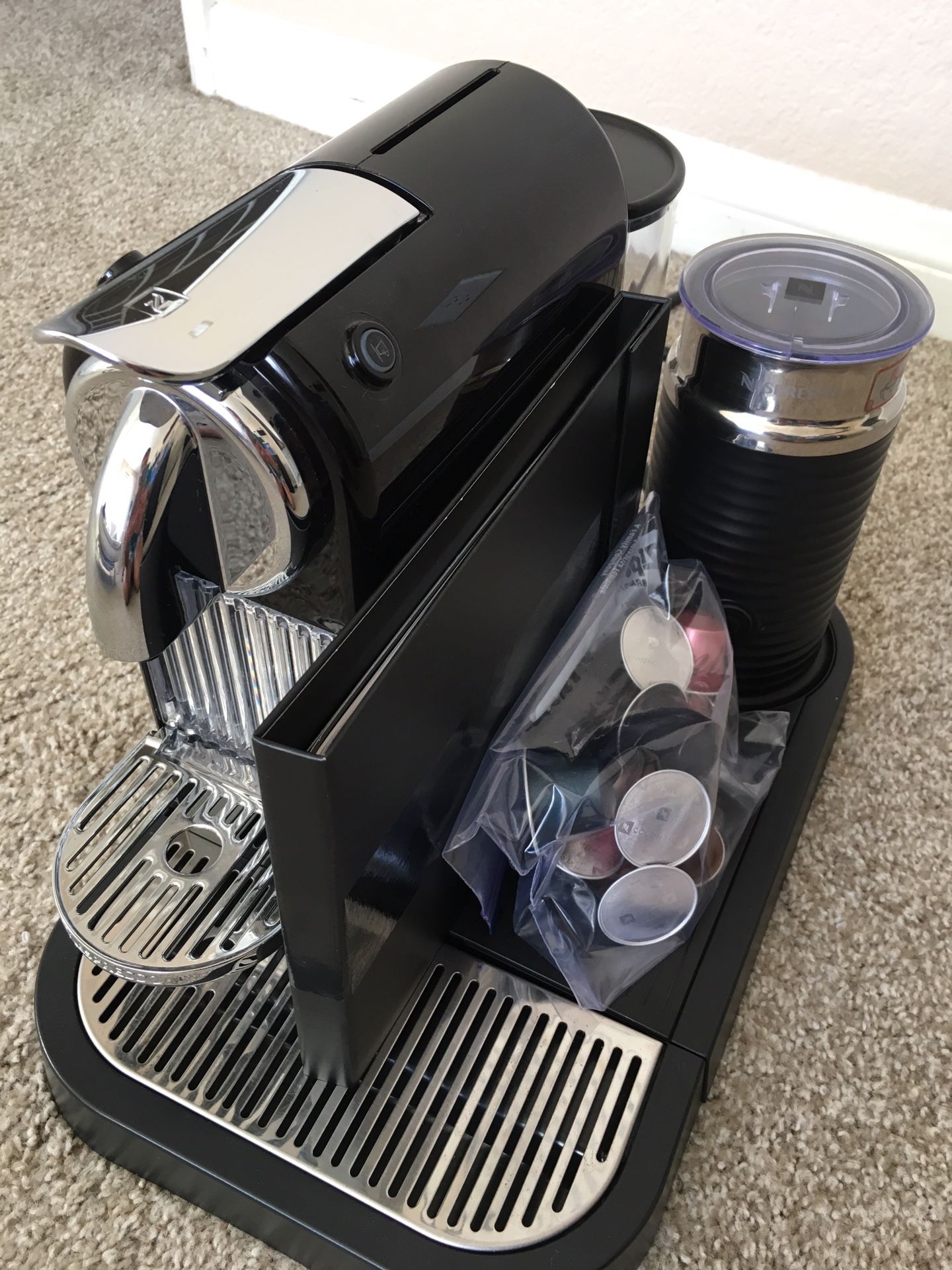 Nespresso D121 Citiz w/ Aeroccino Frother for Sale in Laguna Beach, CA ...