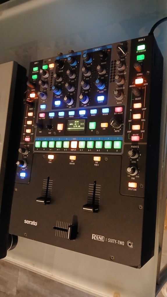 Rane Sixty Two 62 Serato Profesional DJ Mixer House Techno Disco Hip Hop Reggae Scratch Battle For Technics Sl-1200MK2 And CDJ 3000 nexus