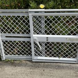 North Stated Universal Pet Gate And Baby Gate Expands From 26” To 42” Width Height 26”