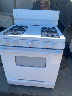 GE White Freestanding Gas Range