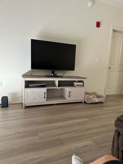 Tv furniture stand ( everything on it doesn’t come included )