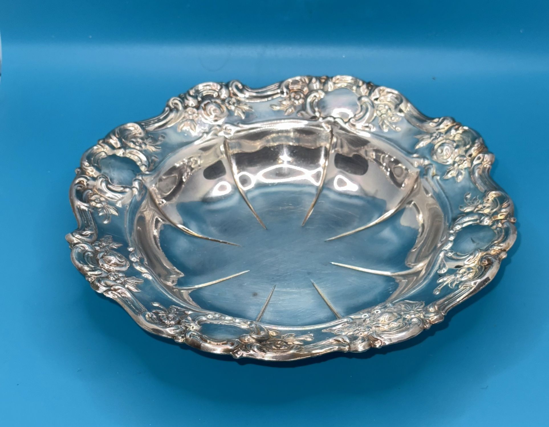 The Vintage TOWLE 4022 Silver Plate 7 1/2" Rose Scallops Bon Bon Candy Dish