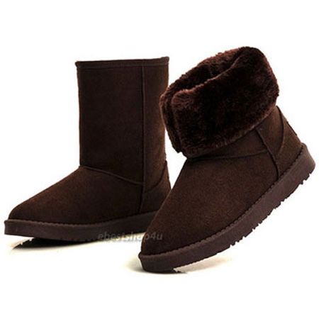 Brand new Women's snow boots Chocolate color Size 6
